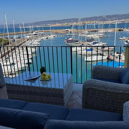 公寓 Tra Sole & Mare- Grande Attico Panoramico, Sauna, 4 Terrazze 穆贾