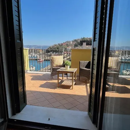 Tra Sole & Mare- Grande Attico Panoramico, Sauna, 4 Terrazze 穆贾